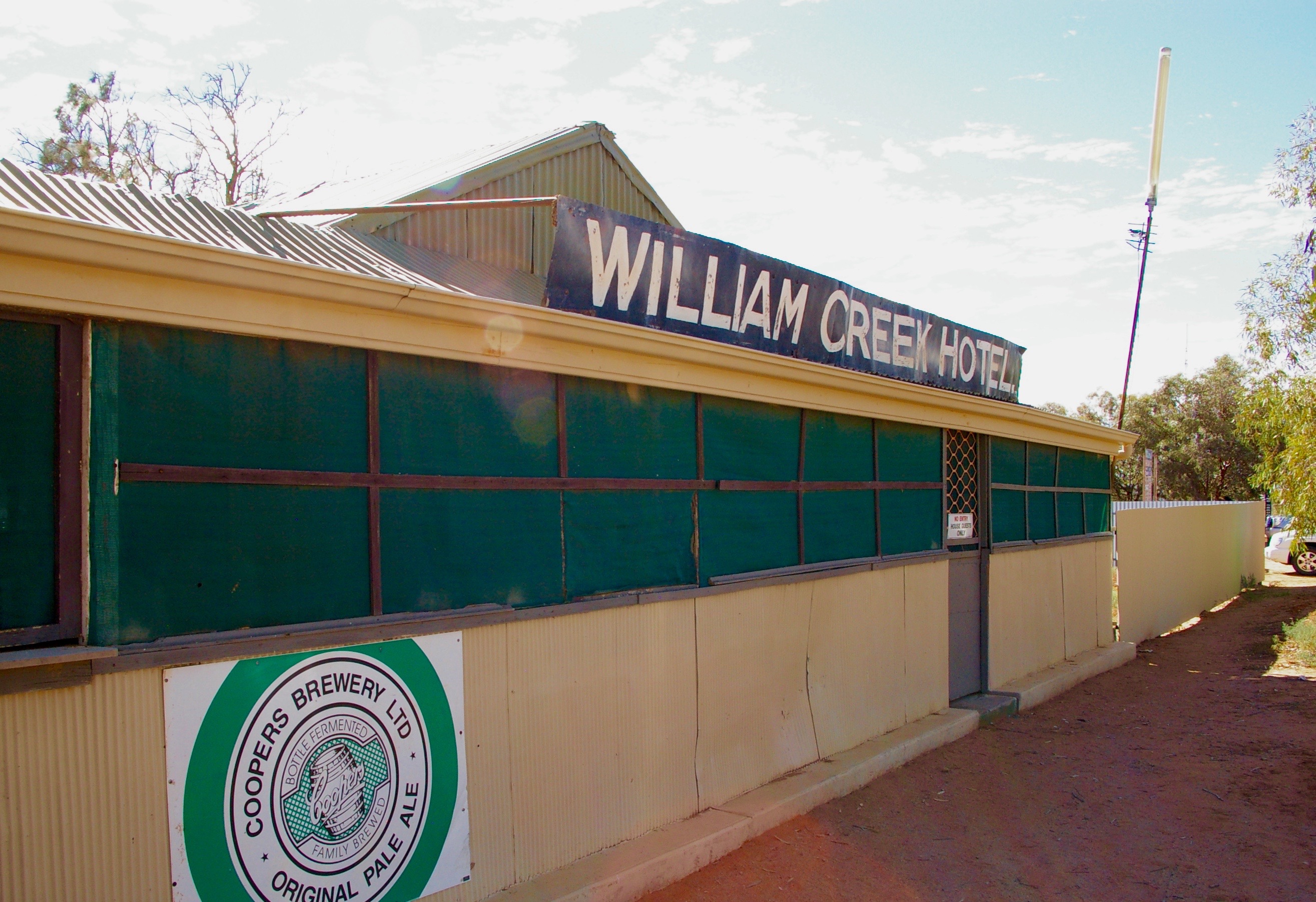 Pub William Creek -® Melinda Barlow